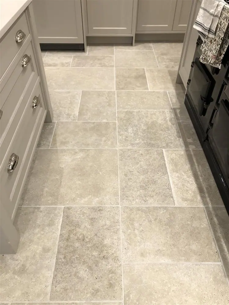 Trav porcelain floor